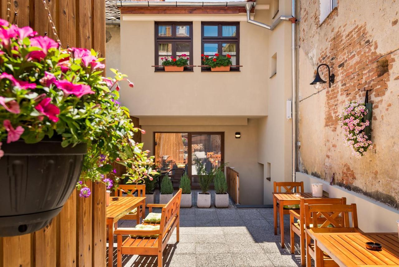 Blumenhaus Sibiu Aparthotel Екстериор снимка